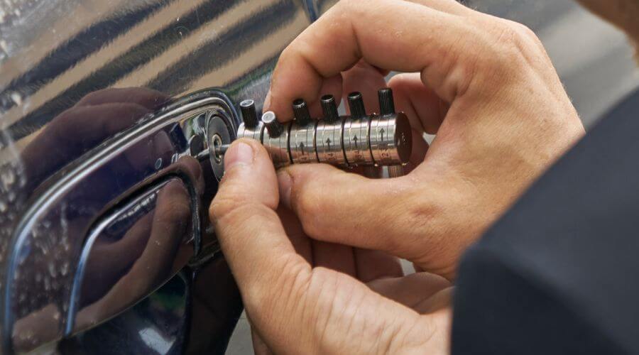 Professional gutter cleaning in Jefferson, OR